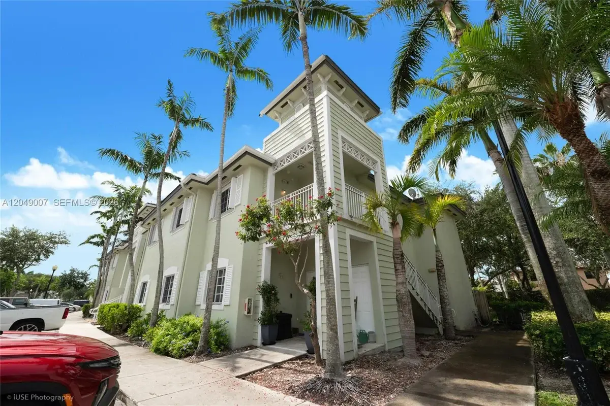 2630 NE 3rd Dr #204, Homestead: photo 1 of 14