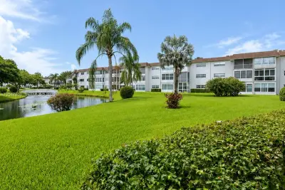 4700 NW 35th St #411, Lauderdale Lakes: photo 1 of 16