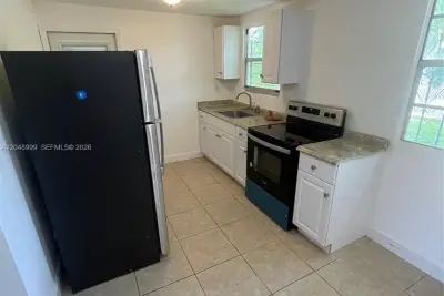 453 SW 19th Rd, Miami: photo 1 of 6