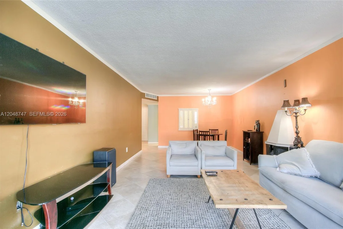 1501 NE 191st St #C106, Miami: photo 1 of 11