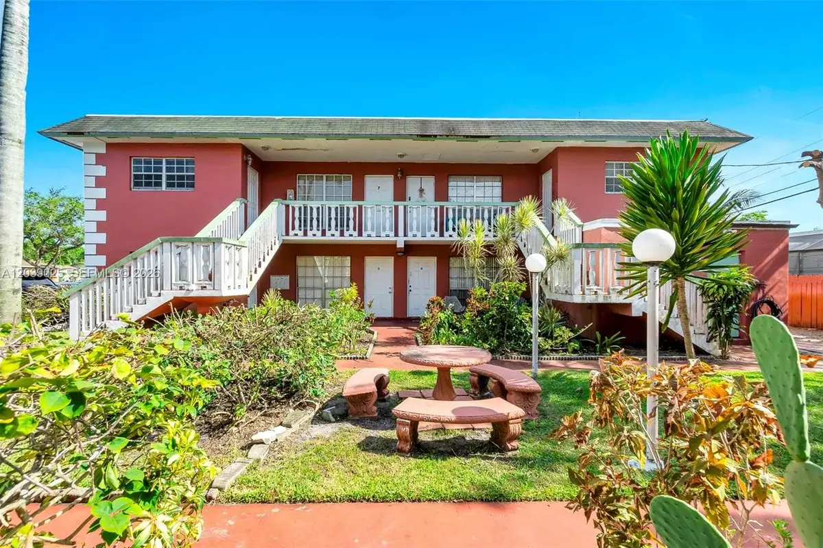 2211 NW 64th Ave, Sunrise: photo 1 of 34