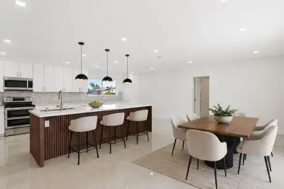 21020 Highland Lakes Blvd, Miami: photo 1 of 57