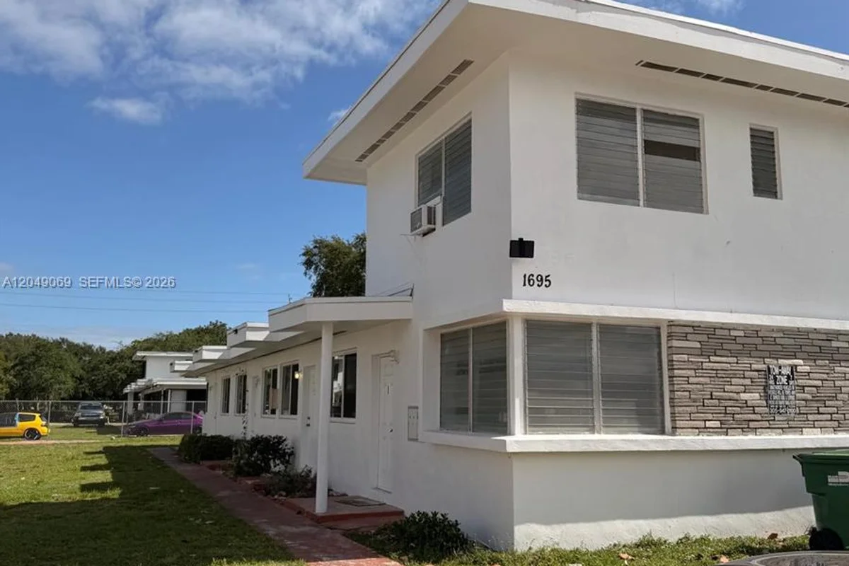 1695 NE 150th St #4, Miami: photo 1 of 2
