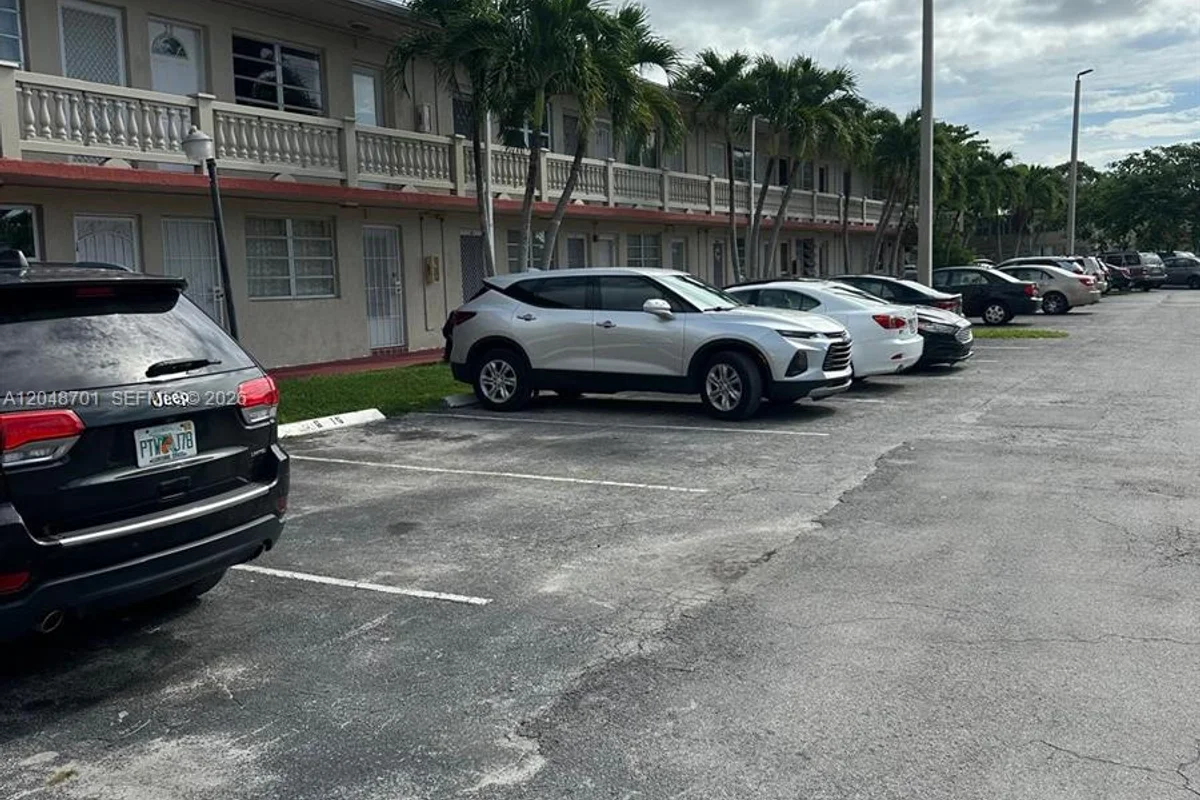 20320 NE 2nd Ave #27, Miami Gardens: photo 1 of 16