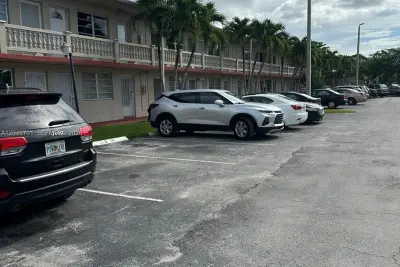 20320 NE 2nd Ave #27, Miami Gardens: photo 1 of 16