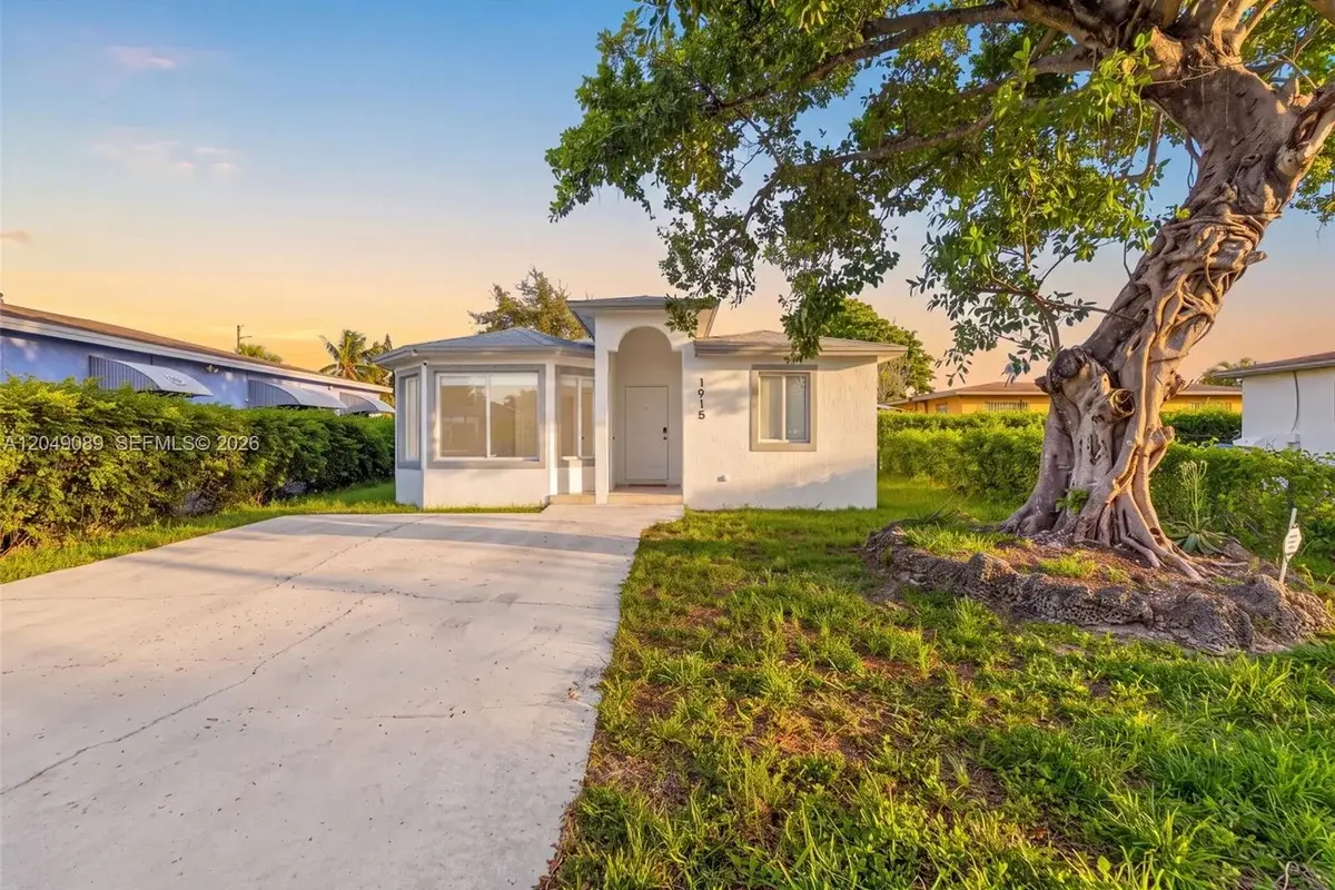 House in Miami: photo 1 of 31