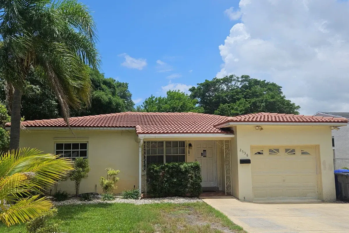 2538 Fillmore St, Hollywood: photo 1 of 14