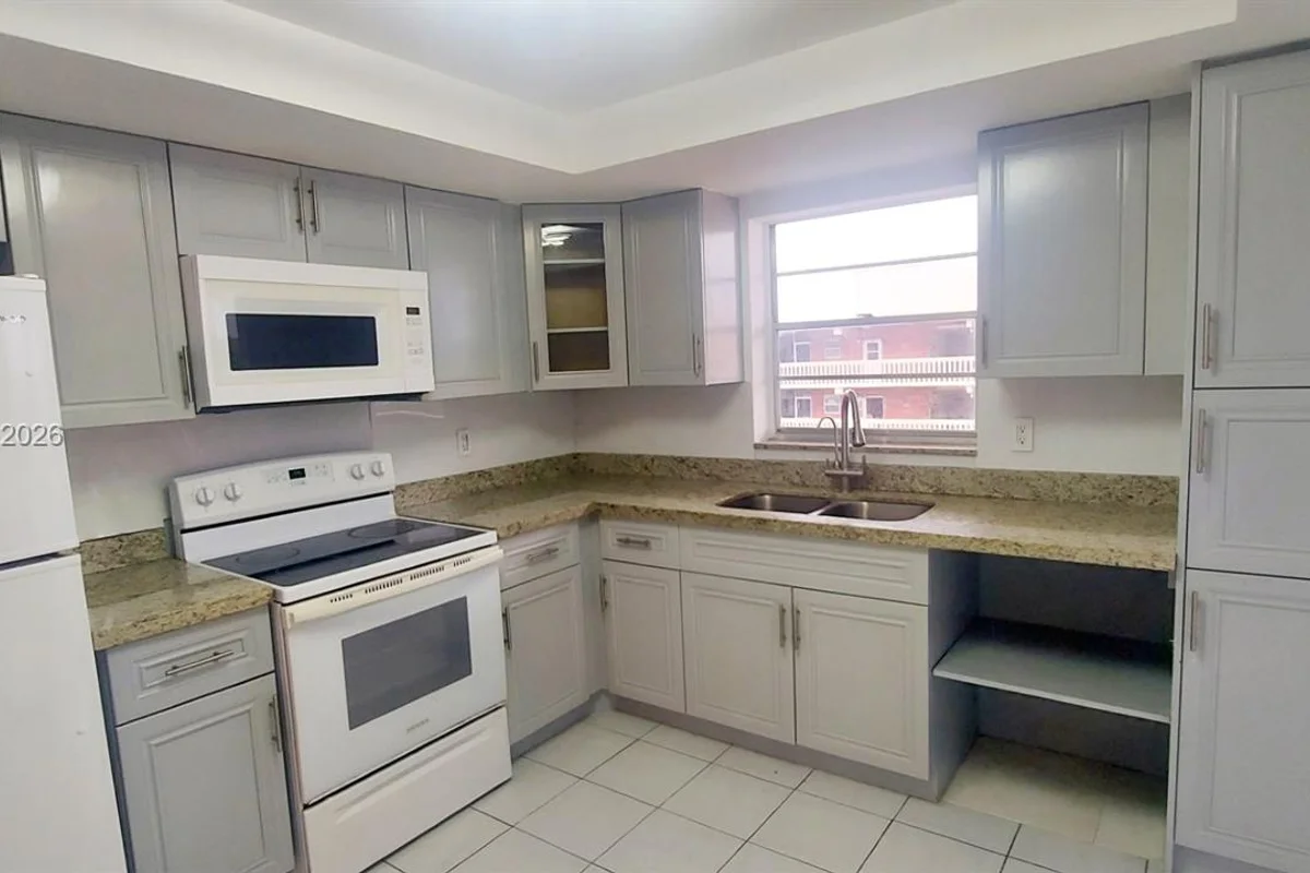 200 NE 12th Ave #3E, Hallandale Beach: photo 1 of 14