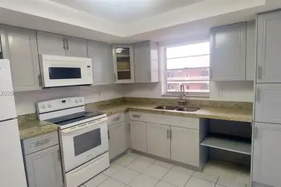 200 NE 12th Ave #3E, Hallandale Beach: photo 1 of 14