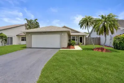 8340 SW 41st St, Davie: photo 1 of 18