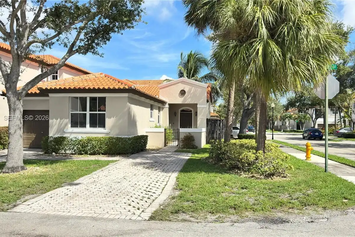 8337 NW 142nd St, Miami Lakes: photo 1 of 40