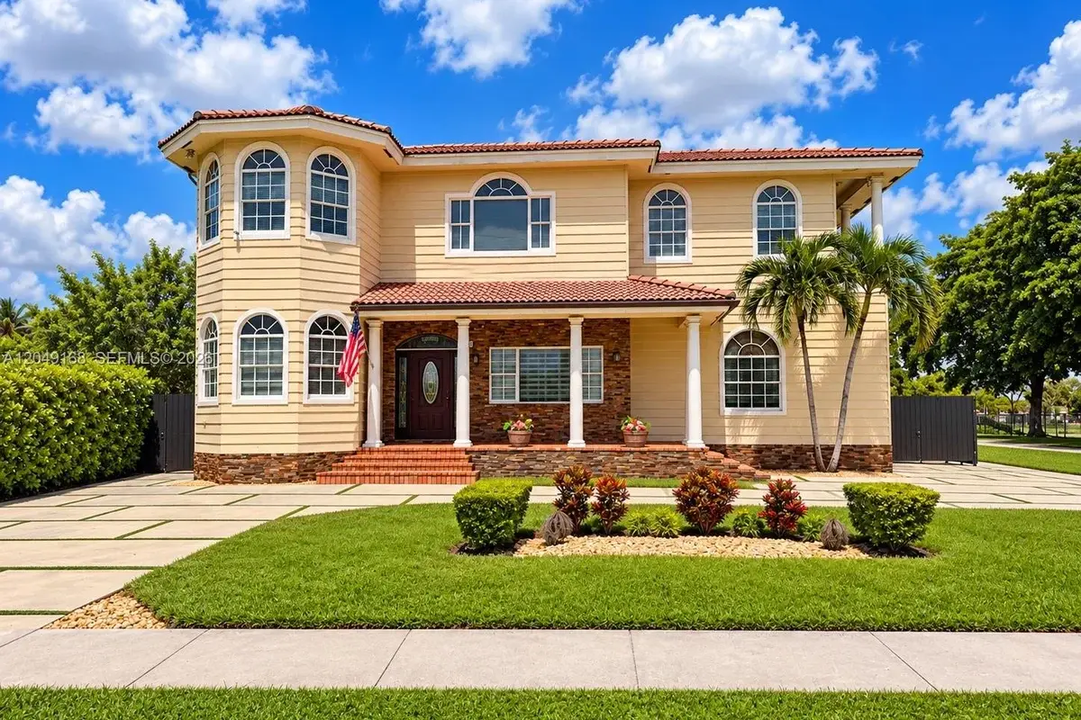 901 Dove Ave, Miami Springs: photo 1 of 27