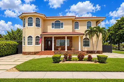 901 Dove Ave, Miami Springs: photo 1 of 27