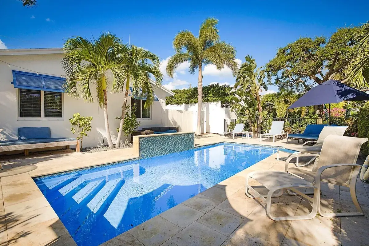 334 NE 7th Ave, Delray Beach: photo 1 of 25