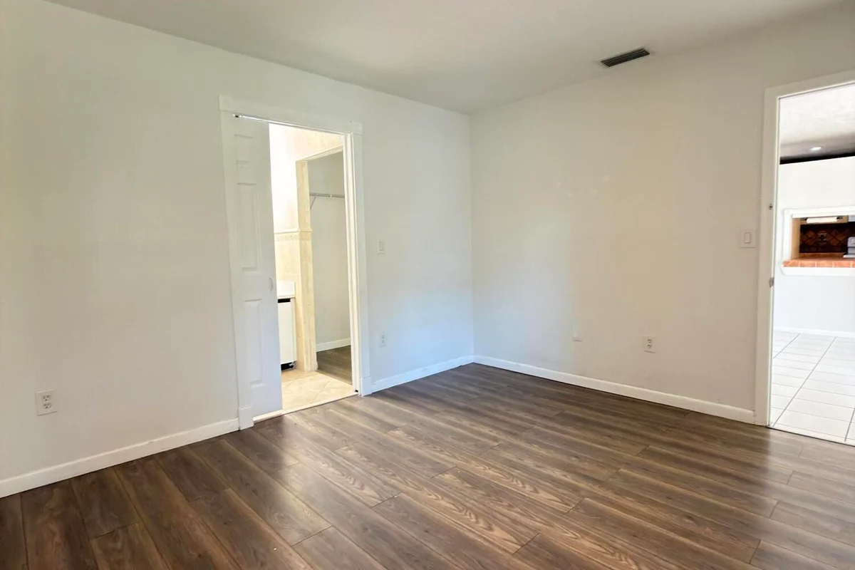 15605 SW 74th Cir Dr #4, Miami: photo 1 of 18