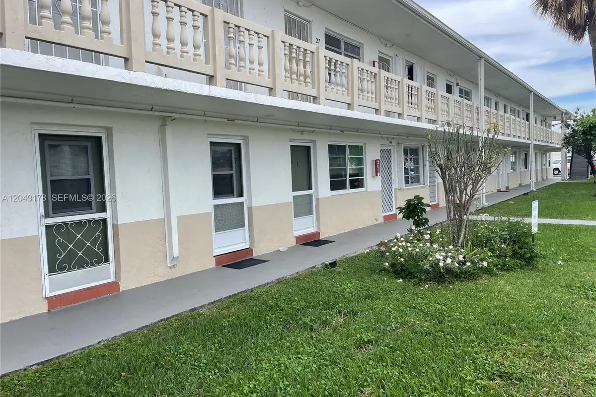20120 NE 2nd Ave #W28, Miami Gardens: photo 1 of 19