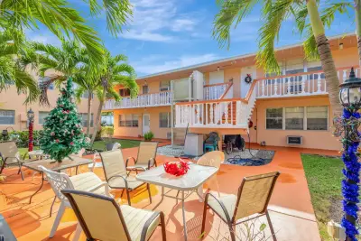 332 Sheffield N, West Palm Beach: photo 1 of 30