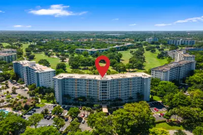 625 Oaks Dr #405, Pompano Beach: photo 1 of 60