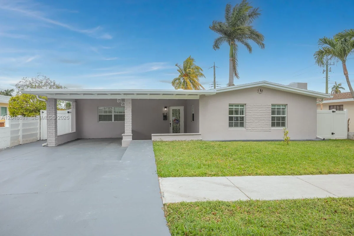913 NE 2nd St, Hallandale Beach: photo 1 of 37