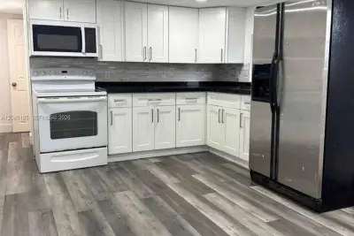 2780 NW 29th Ct, Oakland Park: photo 1 of 20