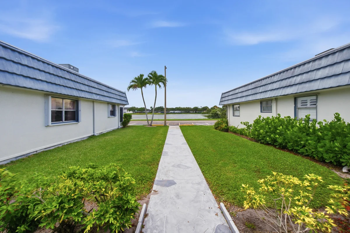 30 Waterford B Way, Delray Beach: photo 1 of 28