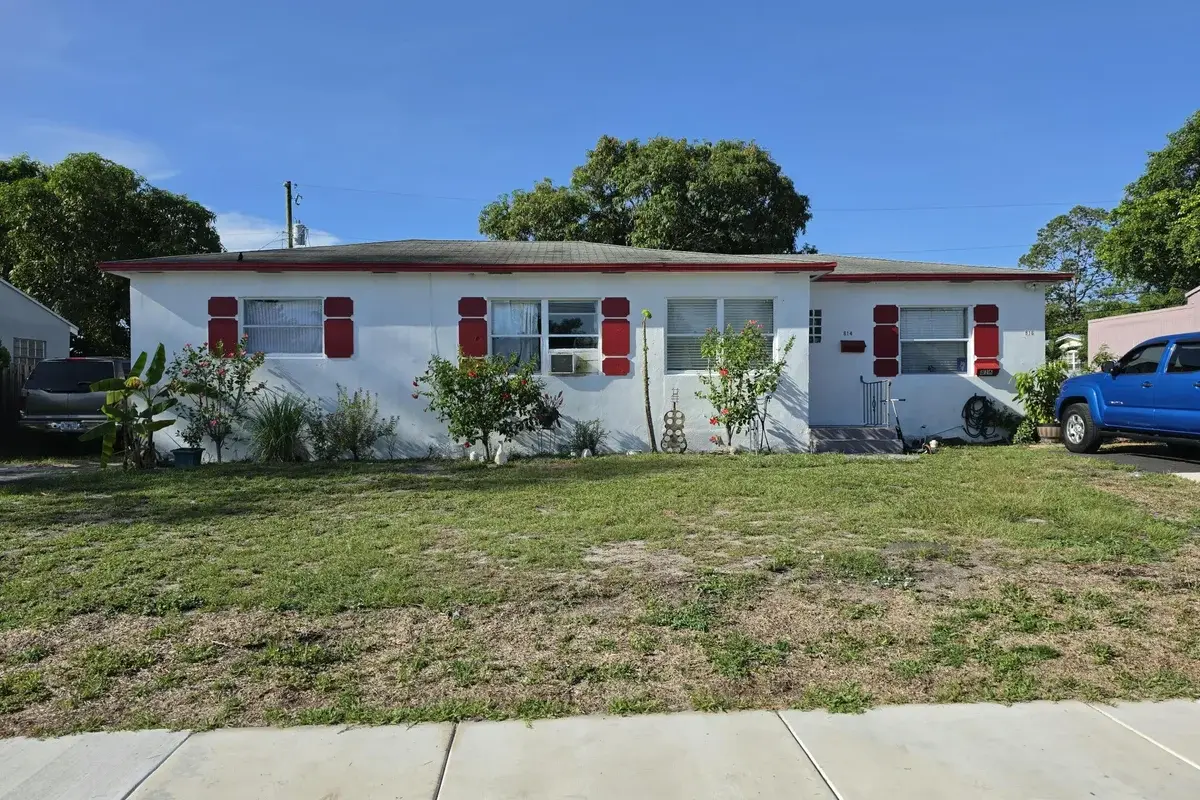 814 42nd St, West Palm Beach: photo 1 of 2