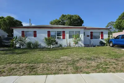 814 42nd St, West Palm Beach: photo 1 of 2