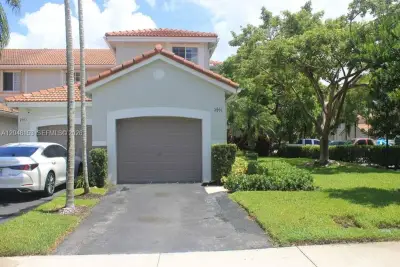 3901 San Simeon Ln, Weston: photo 1 of 8