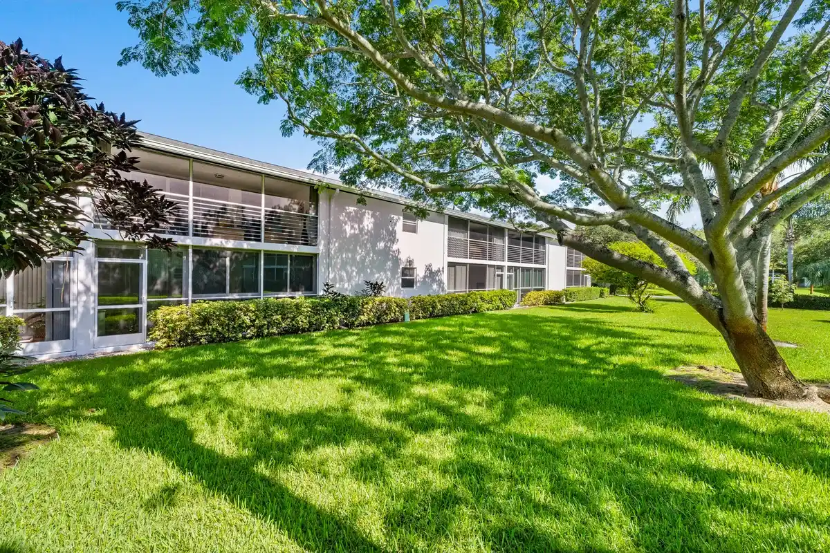 4 Westwood Ave #204, Jupiter: photo 1 of 38