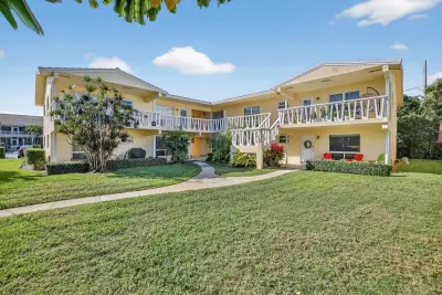 2755 NE 28th Ave #E2, Lighthouse Point: photo 1 of 51