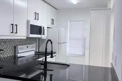 8305 Royal Palm Blvd #103, Coral Springs: photo 1 of 21