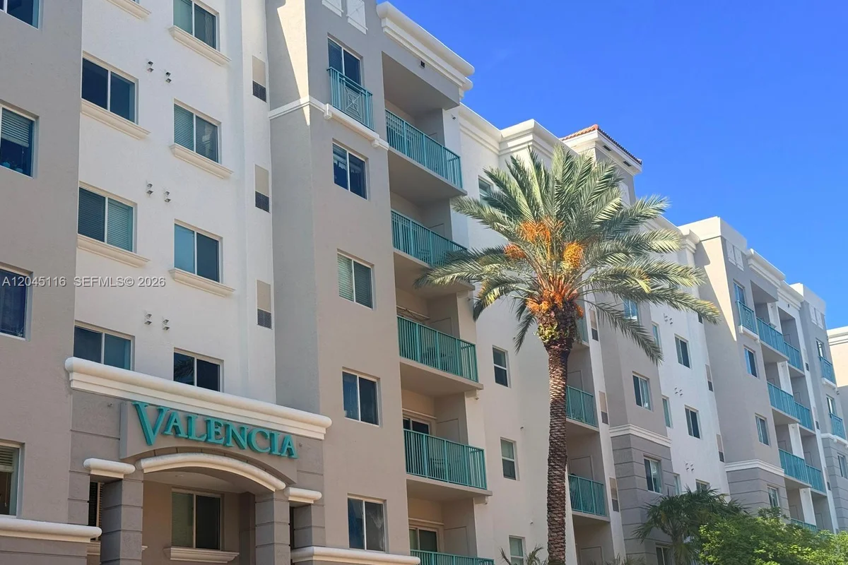 6001 SW 70th St #355, South Miami: photo 1 of 16