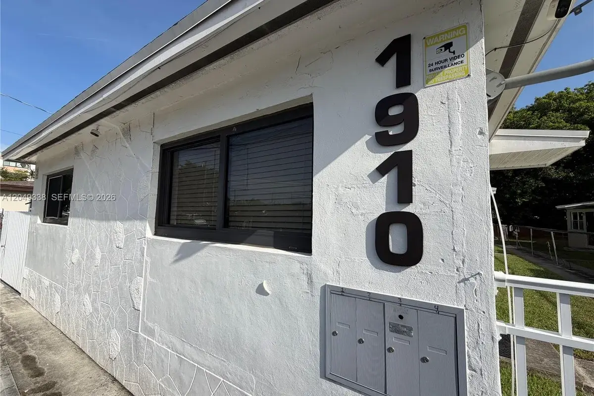 1910 NW 31st St #2, Miami: photo 1 of 10