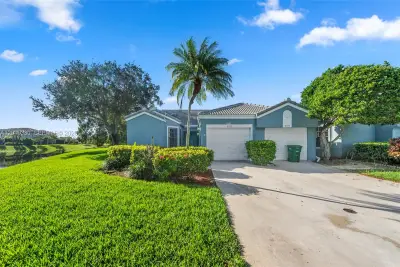 8220 Waterford Ln, Tamarac: photo 1 of 42