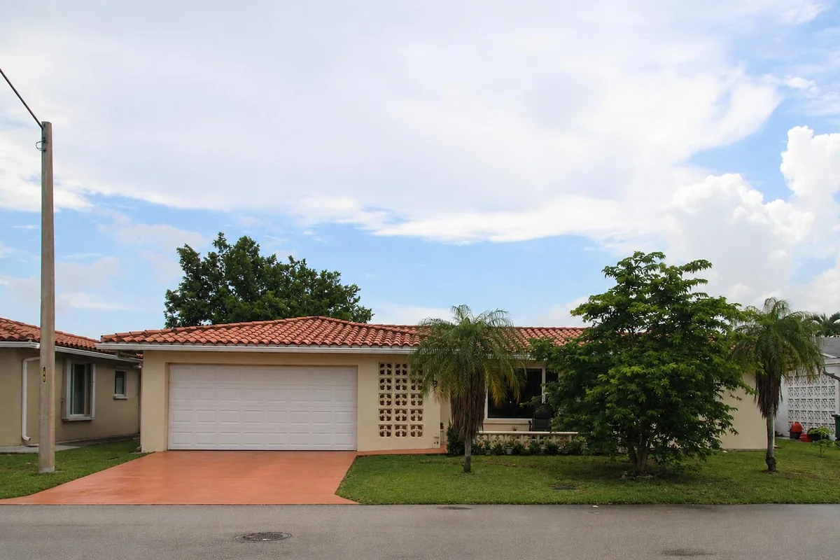 4914 NW 49th Rd, Tamarac: photo 1 of 19
