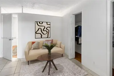 4081 N Dixie Hwy #20, Oakland Park: photo 1 of 12