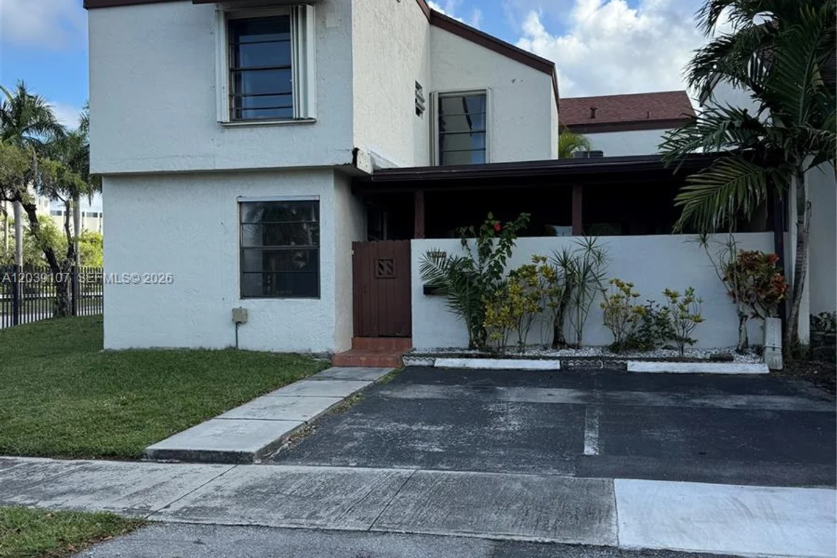 9700 NW 6th Ln, Miami: photo 1 of 21