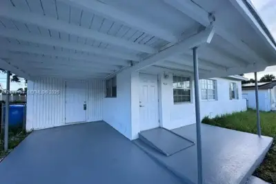 4221 SW 39th St, West Park: photo 1 of 16