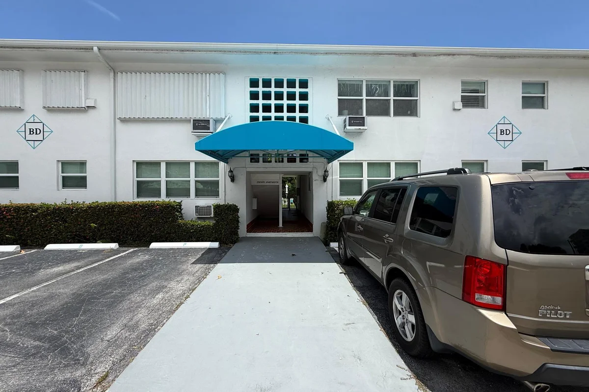 700 Antioch Ave #9, Fort Lauderdale: photo 1 of 13