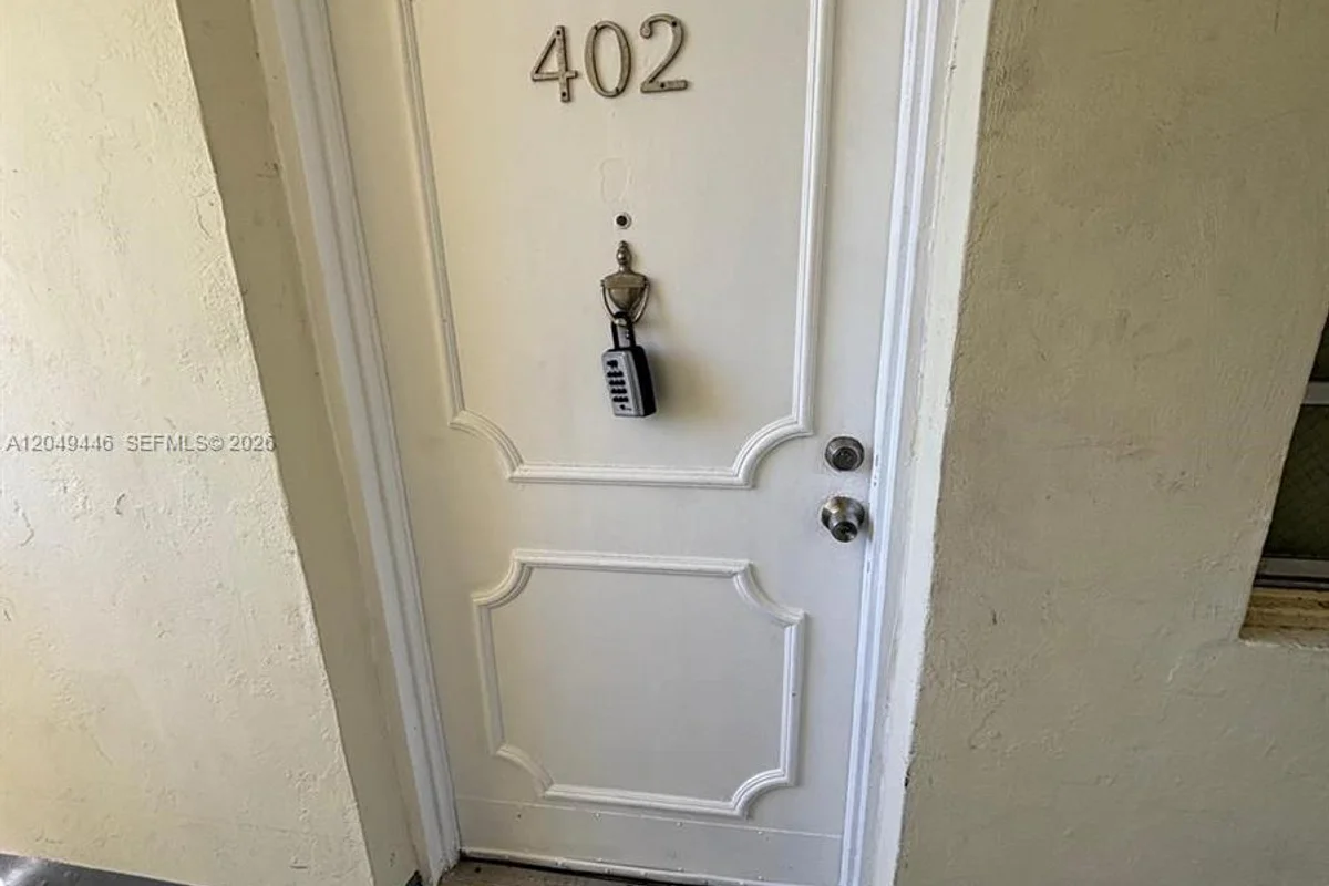 3050 S Dixie Hwy #402, Miami: photo 1 of 7