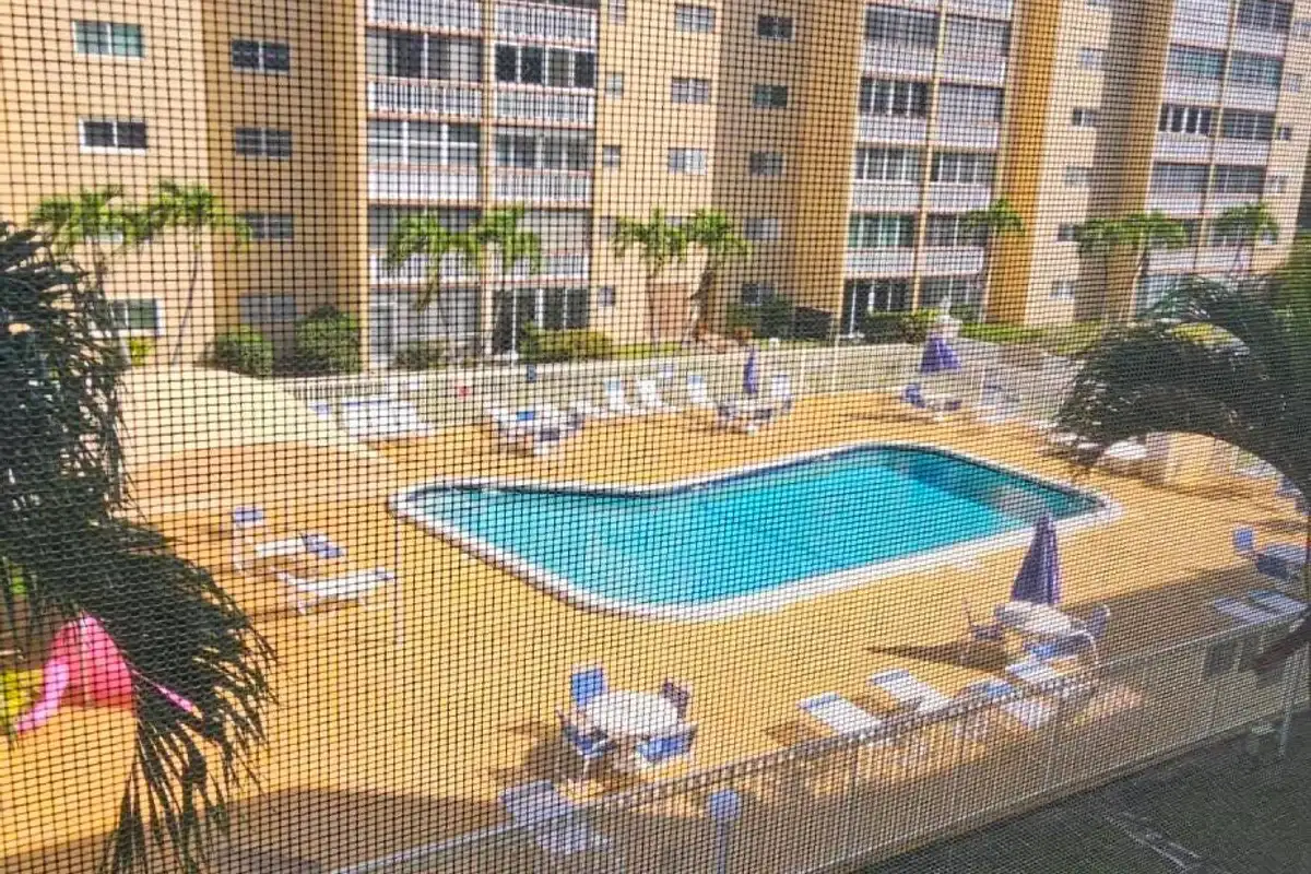 421 NE 14th Ave #302, Hallandale Beach: photo 1 of 26