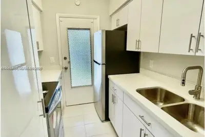 1431 S 14th Ave #208, Hollywood: photo 1 of 13