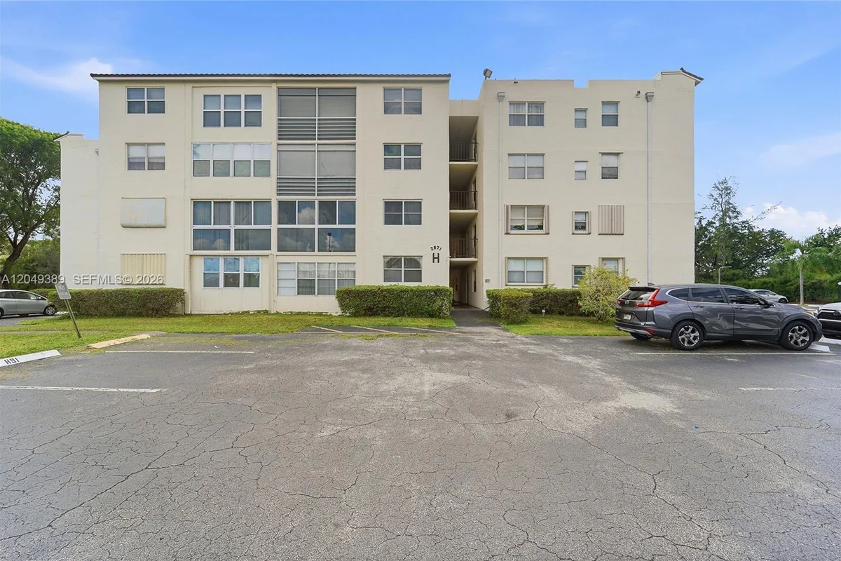 2871 Somerset Dr #103, Lauderdale Lakes: photo 1 of 26