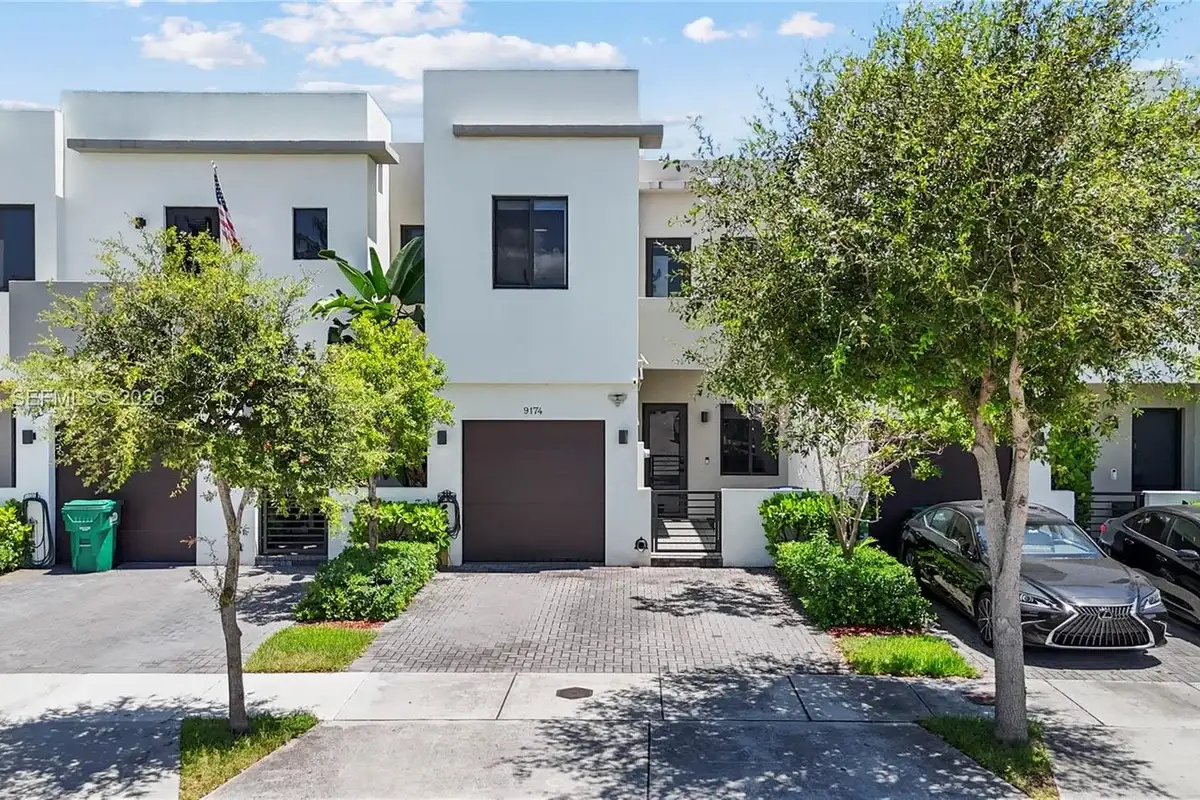 9174 SW 5th Ln, Miami: photo 1 of 40