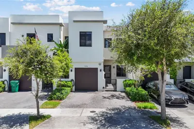 9174 SW 5th Ln, Miami: photo 1 of 40