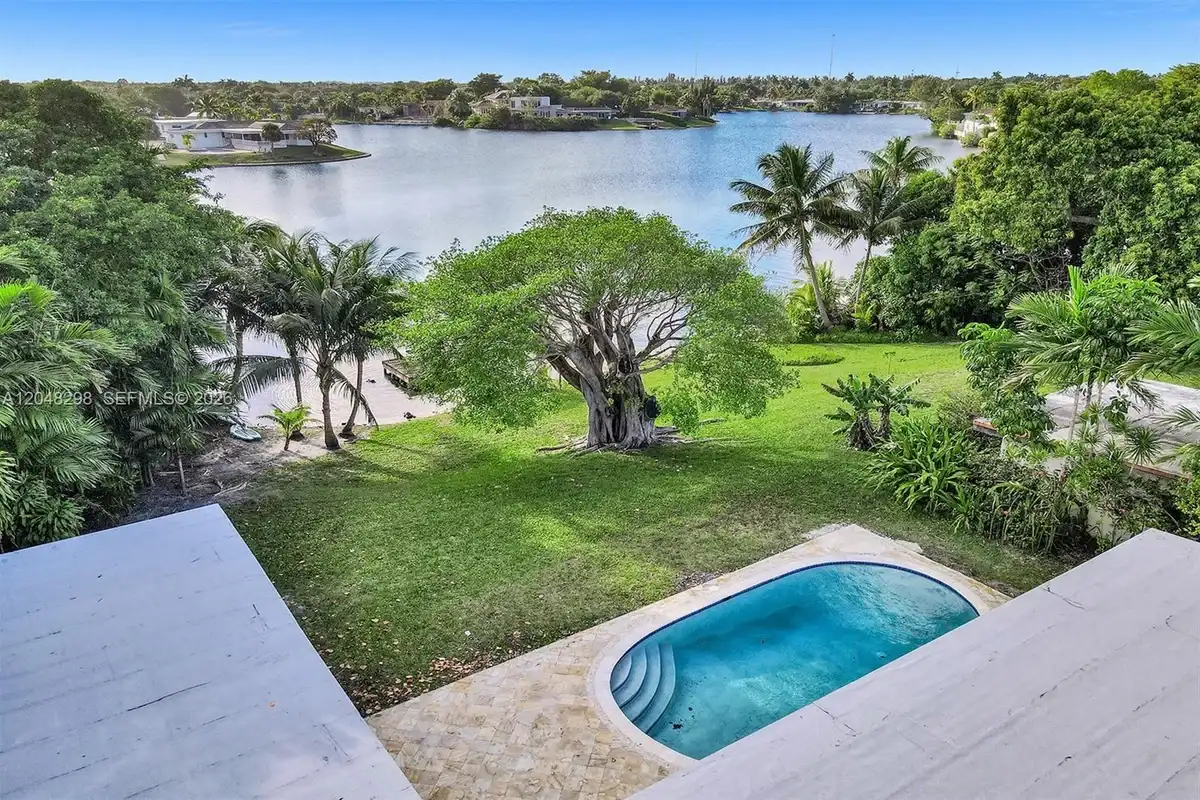 19260 NE 22nd Ave, North Miami Beach: photo 1 of 98