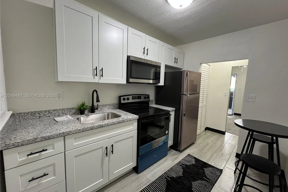 140 NW 13th St #150.5, Miami: photo 1 of 12