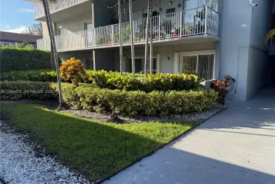 7403 SW 82nd St #109N, Miami: photo 1 of 16