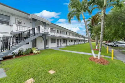 20337 NE 2nd Ave #2, Miami: photo 1 of 15