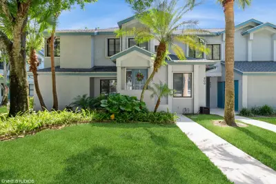 805 Harbour Pointe Way, West Palm Beach: photo 1 of 23